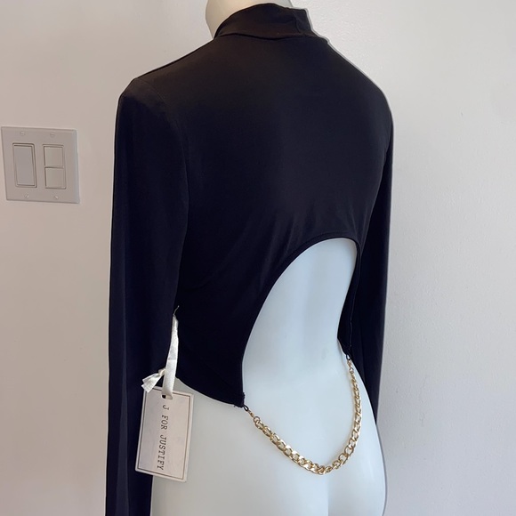 NWT * Gold Chain Detailed Open Back Long Sleeve Cropped Dress Shirt - Picture 4 of 6